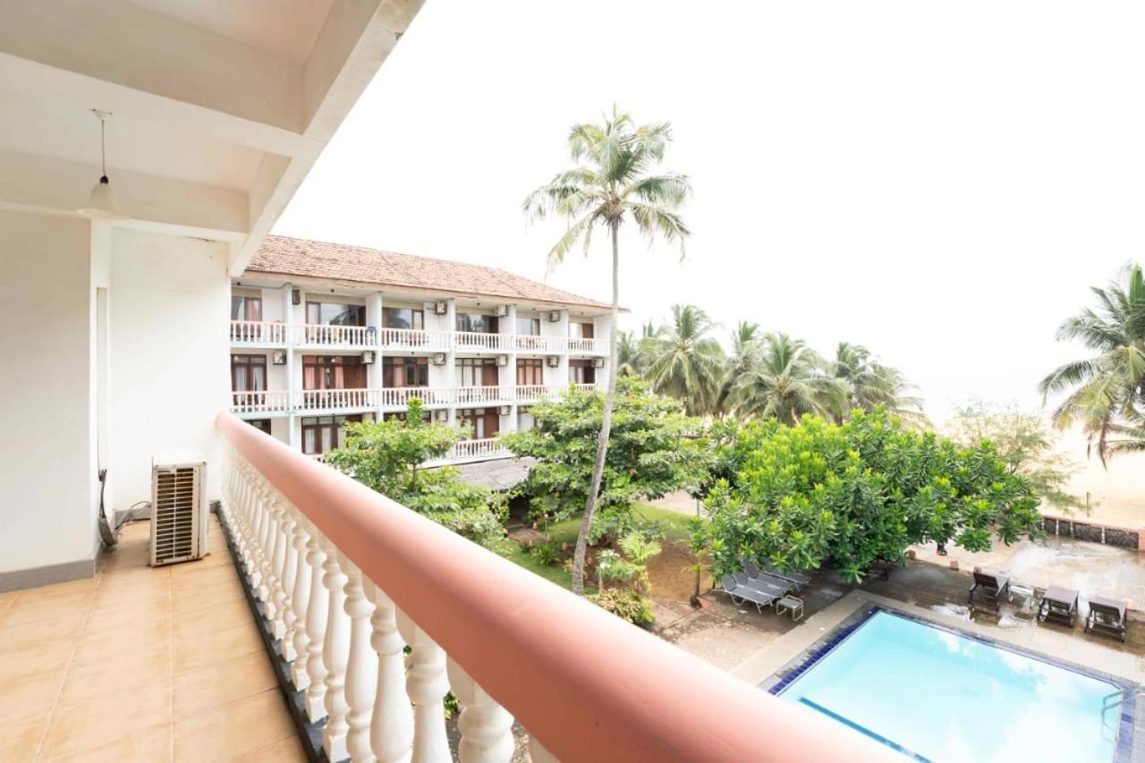 Topaz Beach Hotel Негомбо Экстерьер фото