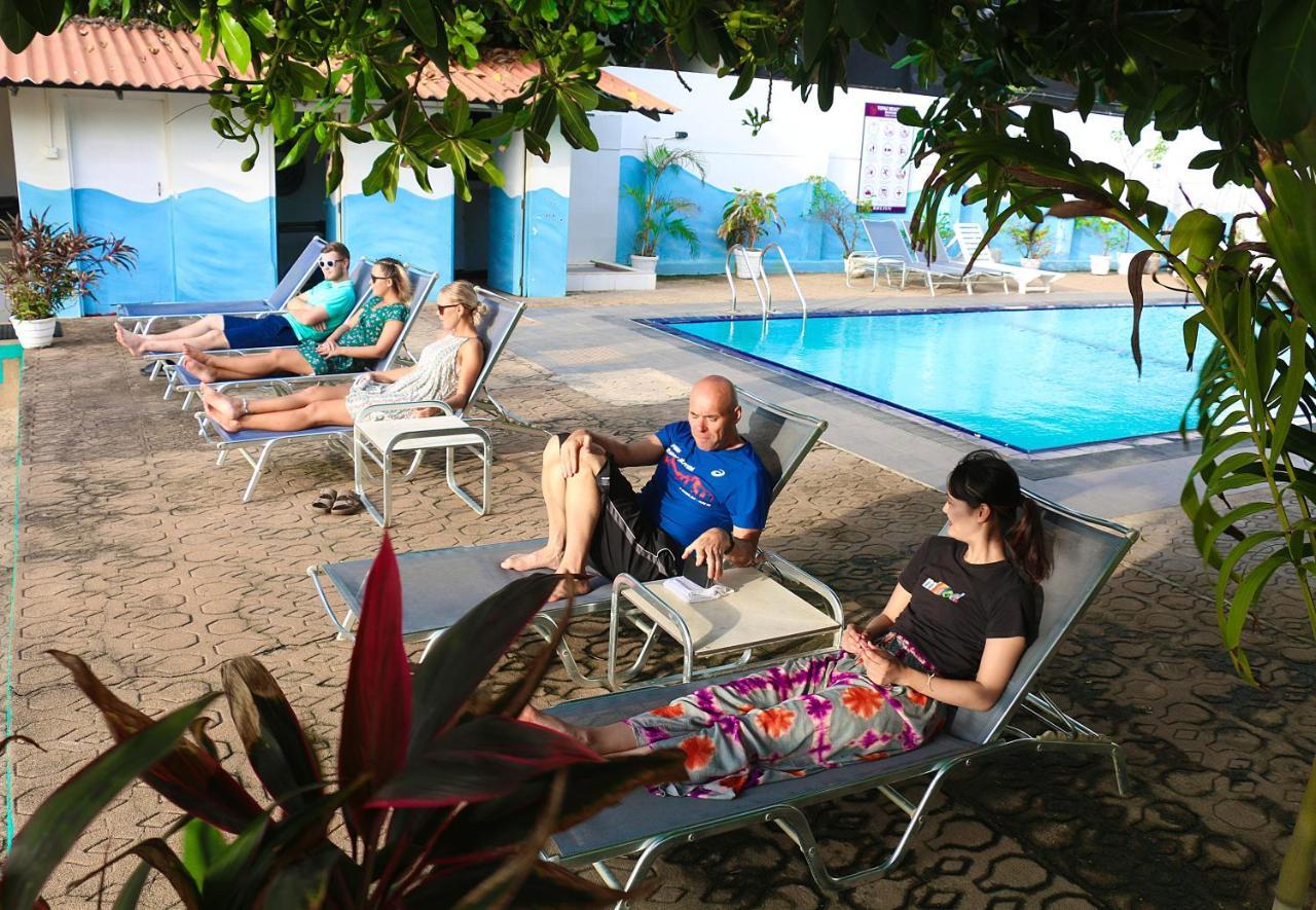 Topaz Beach Hotel Негомбо Экстерьер фото