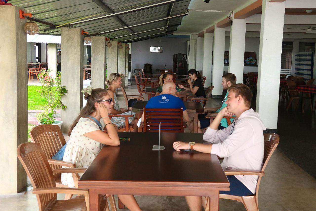 Topaz Beach Hotel Негомбо Экстерьер фото