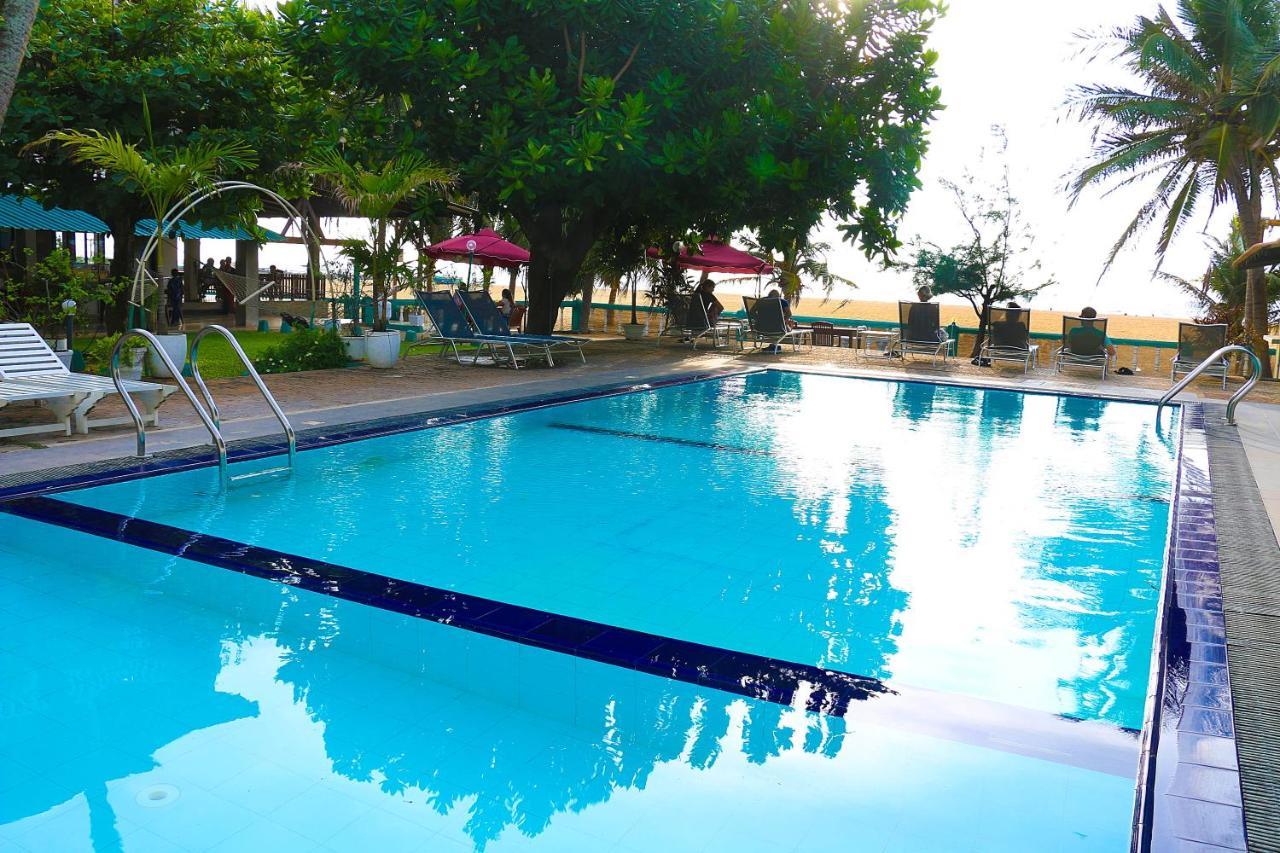 Topaz Beach Hotel Негомбо Экстерьер фото